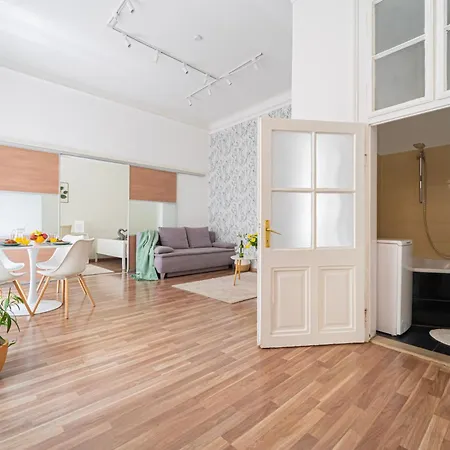 Erika's Downtown דירה